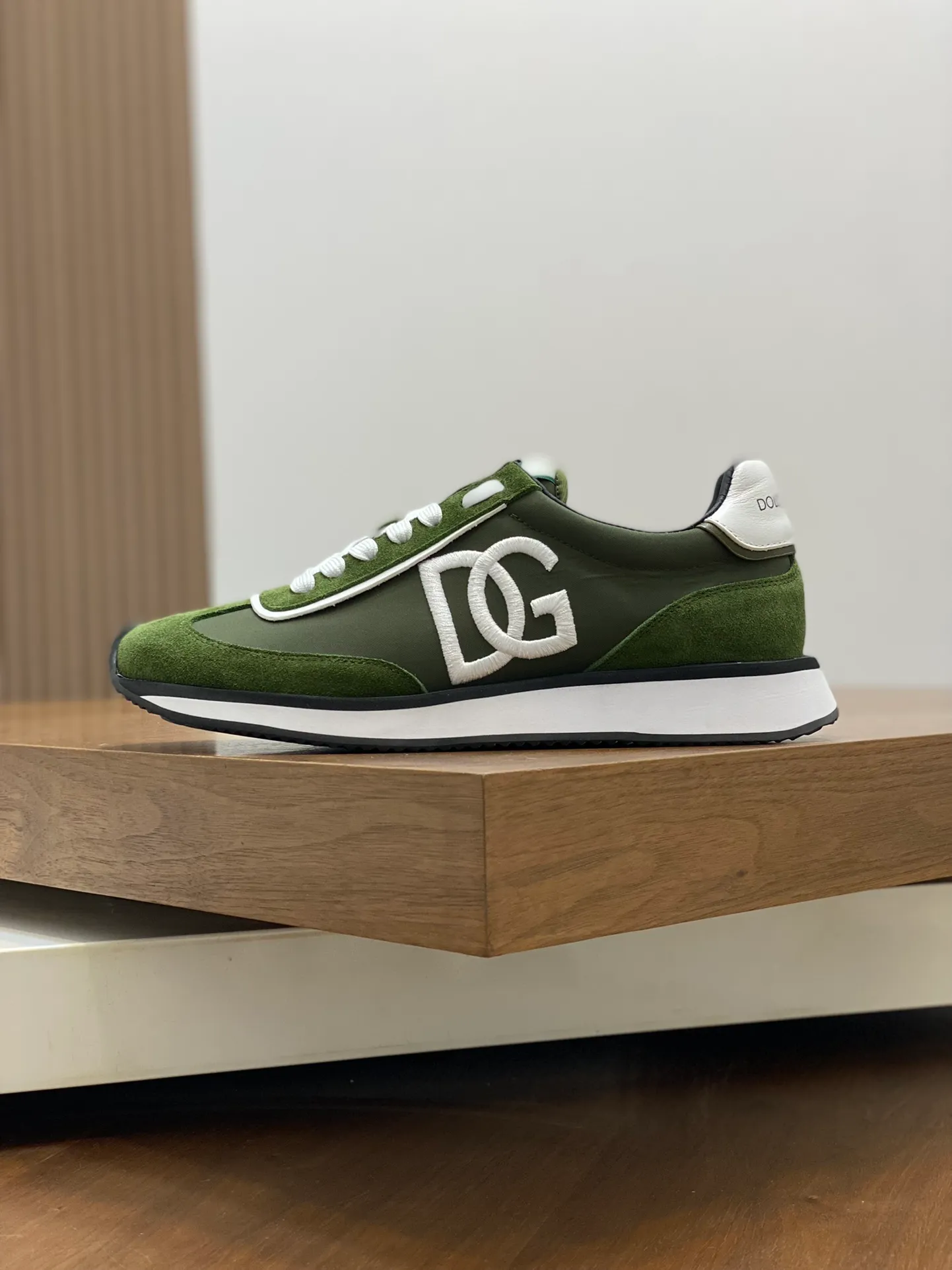 Factory price: 458💰••New products••Dolce&Gabbana••DG✔️High-end men's sports•casual shoes. Original goods from top counters. Original imported cowhide, multi-material splicing design ➕Imported cowhide lining, cowhide feet ➕Original T men's shoes 💰R elastic outsole.  Size: 39-44 (38, 45 customized)